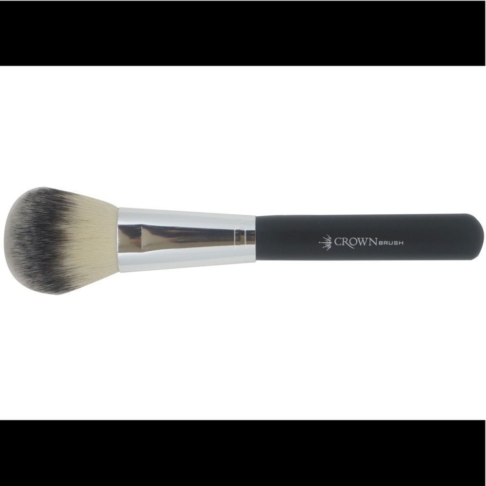 NWOT CROWN Tapered Makeup Brush
